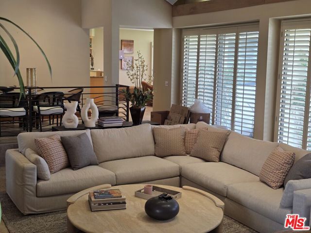 34725 Mission Hills Drive, Rancho Mirage CA: https://media.crmls.org/mediaz/d8af2055-6914-4040-9c06-c1e907f0397a.jpg