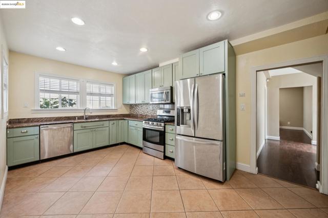 Image 13 of 60 For 1063 32nd St