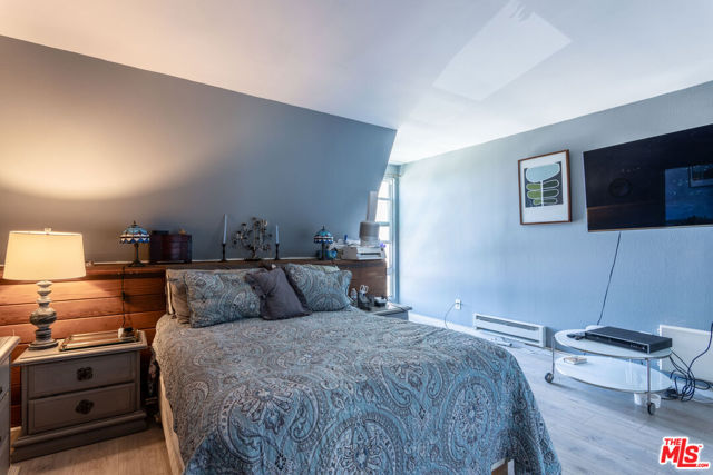 23901 Civic Center Way, Malibu CA: https://media.crmls.org/mediaz/d8af94ff-2a9e-4246-aa7f-32654658f7b7.jpg