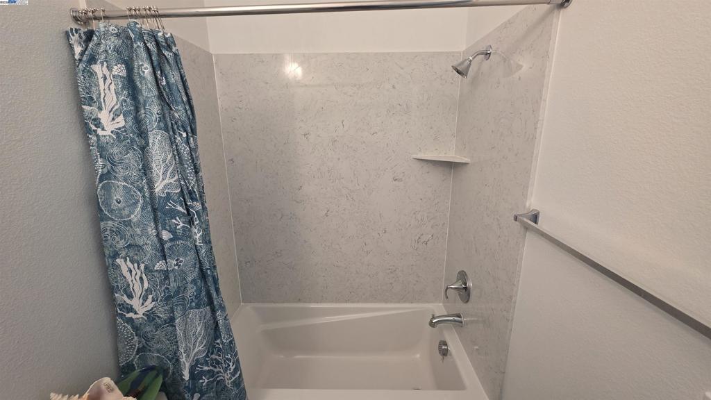 https://media.crmls.org/mediaz/d8afb360-c634-4f0e-912c-0eb35d46e428.jpg?preset=X-Large