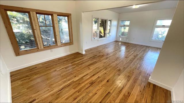 366 Palm Ave, Chula Vista CA: https://media.crmls.org/mediaz/d8afce6e-d67d-4c6f-86bd-65a101a2dfb3.jpg