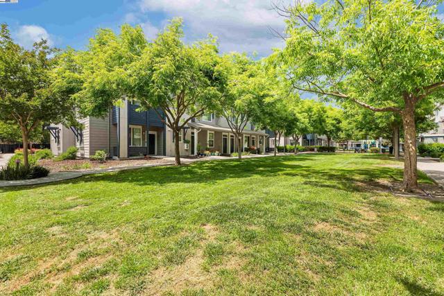 6677 S Mariposa Ln, Dublin CA: https://media.crmls.org/mediaz/d8b0313d-a442-4f7a-a57c-918ee7f9509e.jpg