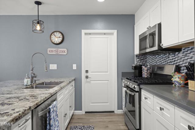 3151 W Hemlock Street, Oxnard CA: https://media.crmls.org/mediaz/d8b0314e-b46a-459f-8225-44d03f7a106d.jpg