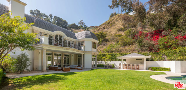 10509 Vestone Way, Los Angeles CA: https://media.crmls.org/mediaz/d8b17657-0ffe-480e-b11c-ea875033a67f.jpg