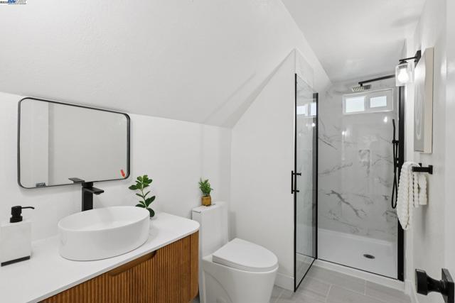 1218 Lattie Ln, Mill Valley CA: https://media.crmls.org/mediaz/d8b19359-8197-4add-a847-6c14559fbd09.jpg