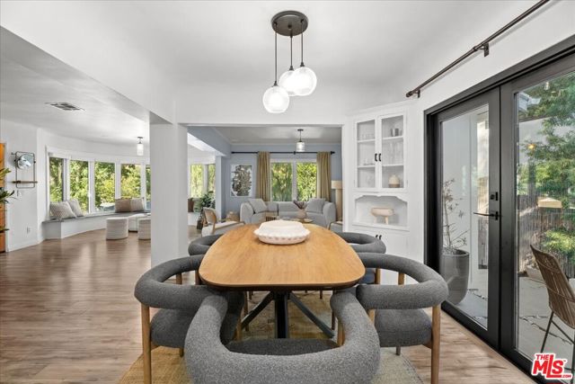 4104 Saugus Avenue, Sherman Oaks CA: https://media.crmls.org/mediaz/d8b19bef-8ecf-4b7d-9759-a108374e32ab.jpg