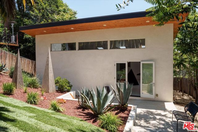 3746 Randolph Avenue, Los Angeles CA: https://media.crmls.org/mediaz/d8b1aaf4-9670-471b-b7d3-e5c462d0d401.jpg
