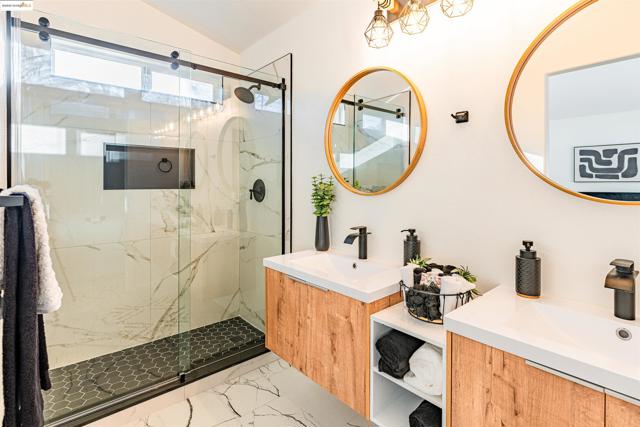 5425 Spur St, Riverbank CA: https://media.crmls.org/mediaz/d8b2082a-f988-4dea-857c-9fb6848d5961.jpg