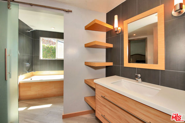 3054 Elvido Drive, Los Angeles CA: https://media.crmls.org/mediaz/d8b21b01-374e-4c27-a6e5-b58ce4c99c2e.jpg