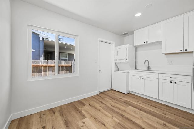 6979 81 Amherst, San Diego CA: https://media.crmls.org/mediaz/d8b26860-9fa8-43c0-bce7-63a43bf7ac79.jpg
