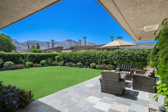 6 Oxford Court, Rancho Mirage CA: https://media.crmls.org/mediaz/d8b285e1-42b7-4c8f-a45f-9a3fb7119812.jpg