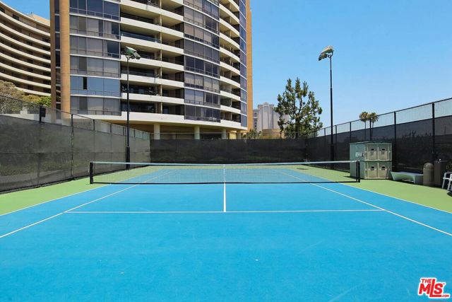 4335 Marina City Drive, Marina del Rey CA: https://media.crmls.org/mediaz/d8b2ba17-a9a9-4572-9875-460cad22950c.jpg