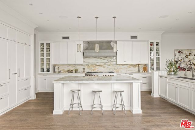 1457 Blue Jay Way, Los Angeles CA: https://media.crmls.org/mediaz/d8b2c40b-9f18-4676-bb62-d961e1864e75.jpg