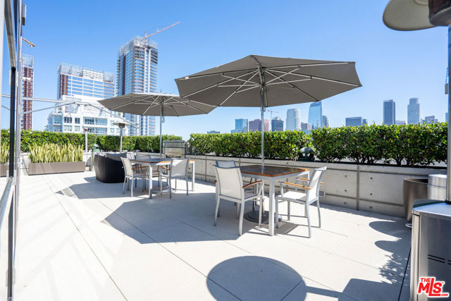 1155 S Grand Avenue, Los Angeles CA: https://media.crmls.org/mediaz/d8b3109a-bc89-48d1-9a6e-e5ff09757fa9.jpg