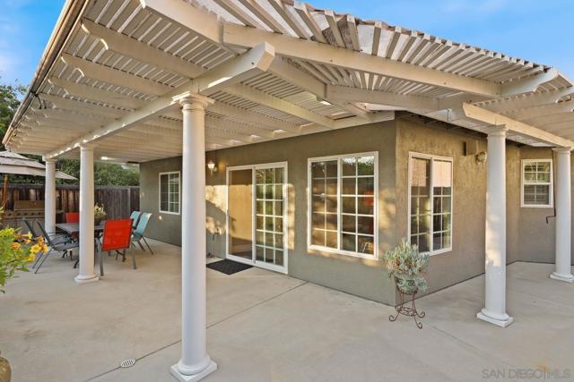 10421 Les Arbres Pl, San Diego CA: https://media.crmls.org/mediaz/d8b43ab8-e48e-4a57-b8c7-b9a037d2ec0b.jpg