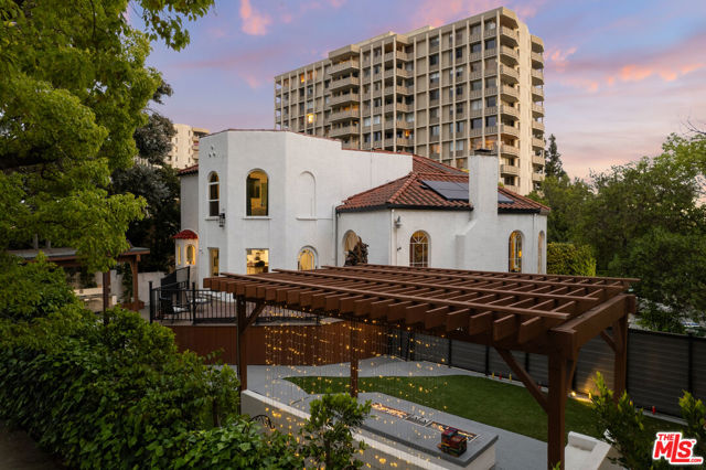 2240 Hillhurst Avenue, Los Angeles CA: https://media.crmls.org/mediaz/d8b4931d-bec3-409a-bbbb-7e710e0f62db.jpg