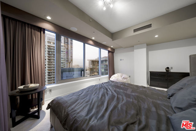 1155 S Grand Avenue, Los Angeles CA: https://media.crmls.org/mediaz/d8b4aca9-7994-4e47-b564-b98add743b83.jpg