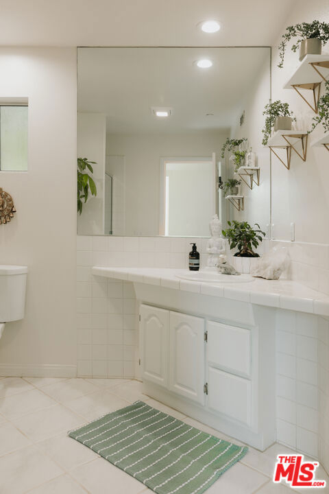 28333 Foothill Drive, Agoura Hills CA: https://media.crmls.org/mediaz/d8b4cc3a-3ab7-489b-a5f0-3536d0b10bbb.jpg