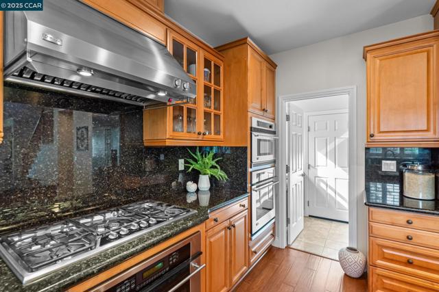 1656 Colchester St, Danville CA: https://media.crmls.org/mediaz/d8b5323f-4c26-4cb7-ba99-2d52286eaec8.jpg