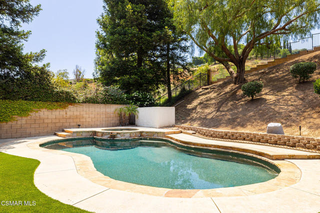 11554 Chestnut Ridge Street, Moorpark CA: https://media.crmls.org/mediaz/d8b56ead-b155-44e0-9259-62840d3abef0.jpg