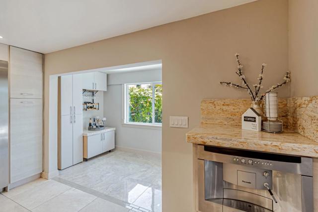 3119 Oak Knoll Drive, Redwood City CA: https://media.crmls.org/mediaz/d8b5fb26-80f9-4924-8b16-ee2b34d0a8b9.jpg