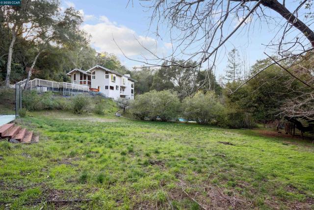 35 Tiger Tail Court, Orinda CA: https://media.crmls.org/mediaz/d8b6984f-a1c8-4217-8fdf-6d228cf3937e.jpg