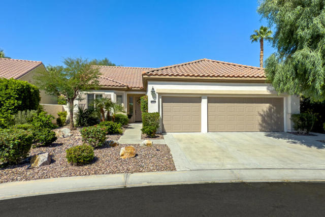 40421 Calle Santa Anita, Indio CA: https://media.crmls.org/mediaz/d8b7019d-1dea-49e9-9ec7-575c473d4d42.jpg