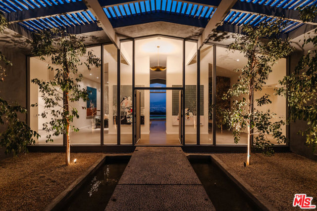 8559 Edwin Drive, Los Angeles CA: https://media.crmls.org/mediaz/d8b74329-ebec-4bcb-b49a-418e83982523.jpg