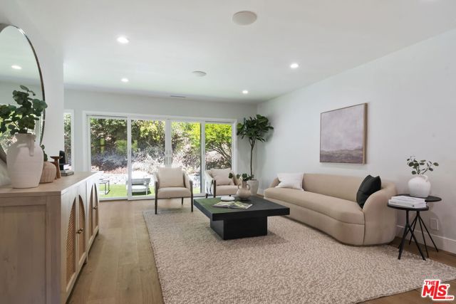 4031 Deerhorn Drive, Sherman Oaks CA: https://media.crmls.org/mediaz/d8b77a4e-1c34-4551-b1d6-ead21460bea2.jpg