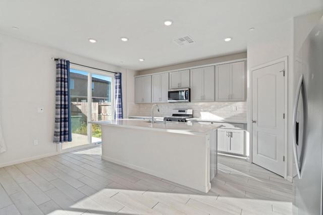 10190 Ashlar, Elk Grove CA: https://media.crmls.org/mediaz/d8b7a040-c014-4ba1-aa32-80e81f2380b0.jpg