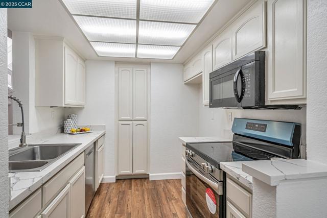 7464 Oxford Cir, Dublin CA: https://media.crmls.org/mediaz/d8b7a4cd-1081-4196-9e02-f0d68d651946.jpg