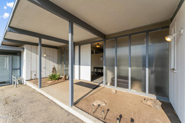 796 S Saticoy Avenue, Ventura CA: https://media.crmls.org/mediaz/d8b7c473-2a88-4e8e-a872-4ec10b0ff381.jpg