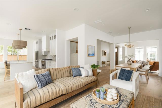 5077 Ashberry, Carlsbad CA: https://media.crmls.org/mediaz/d8b85838-a7c9-435c-acdb-ba78b7cd6246.jpg