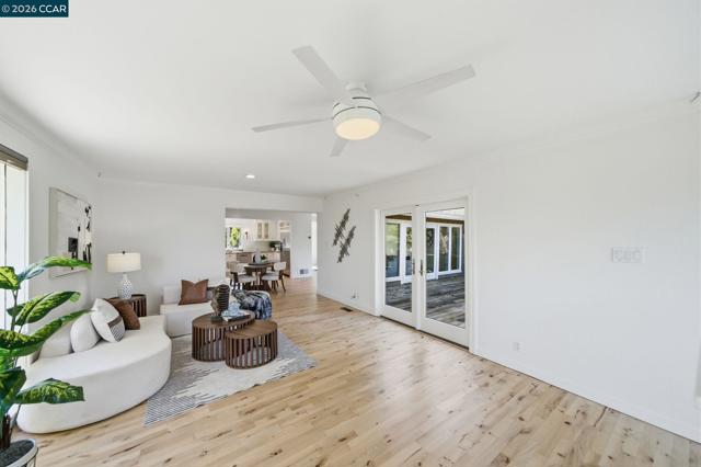 102 Hillcrest Dr, Orinda CA: https://media.crmls.org/mediaz/d8b8963e-caed-4d9b-8eeb-544a2e98332f.jpg