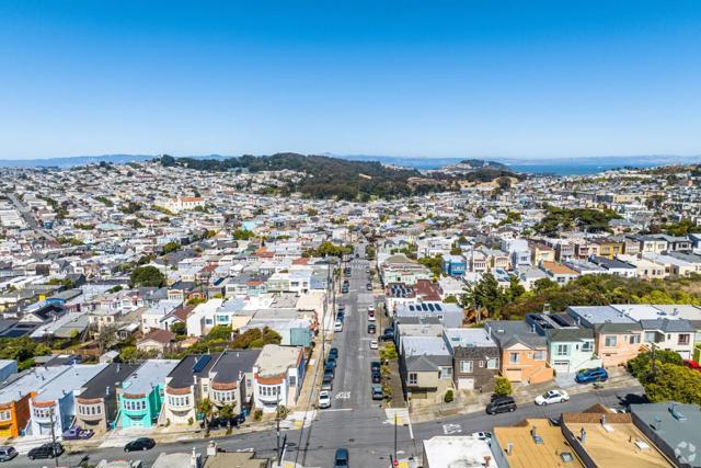 260 Curtis Street, San Francisco CA: https://media.crmls.org/mediaz/d8b9b92c-c3a1-4991-a0b5-e5f0bf3721f2.jpg