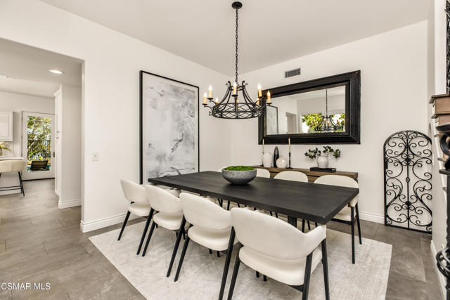 6072 Mandeville Place, Oak Park CA: https://media.crmls.org/mediaz/d8b9ce40-c987-4165-b370-332903e76379.jpg