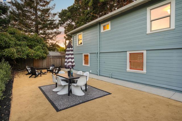 5731 Hermann St, Oakland CA: https://media.crmls.org/mediaz/d8ba1046-b9cb-482d-bb3b-4dbebcc7b7cb.jpg