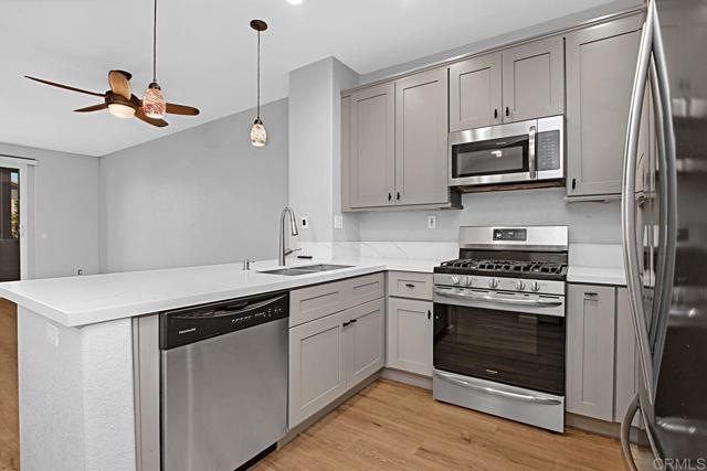 16937 Hutchins Lndg, San Diego CA: https://media.crmls.org/mediaz/d8ba2abc-a951-43b2-966c-fb319d233d0f.jpg