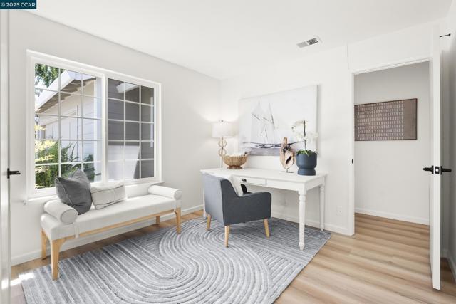 39 Crane Ct, Alameda CA: https://media.crmls.org/mediaz/d8ba878f-eaa4-496f-a734-f197d97ad8a2.jpg