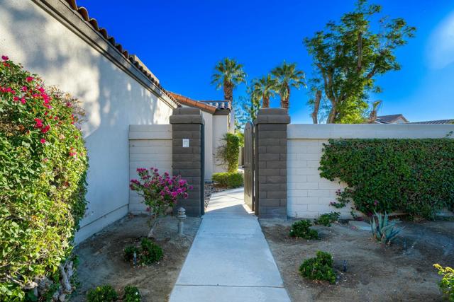 57916 Interlachen, La Quinta CA: https://media.crmls.org/mediaz/d8baacc9-b8e7-47ce-814b-47711fc6b6c0.jpg
