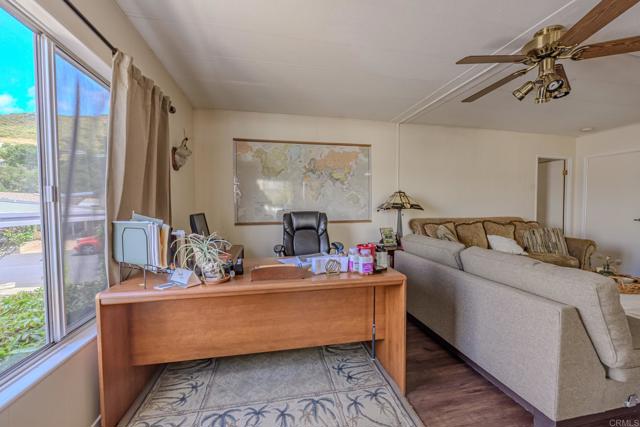 Detail Gallery Image 9 of 28 For 4650 Dulin #121,  Fallbrook,  CA 92028 - 2 Beds | 2 Baths