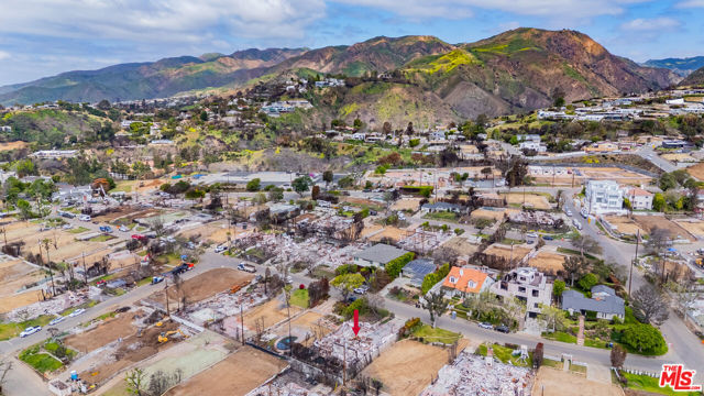 16828 Bollinger Drive, Pacific Palisades CA: https://media.crmls.org/mediaz/d8baf1e6-4fb7-4031-b065-cde144011f38.jpg