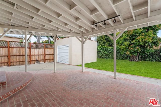 2126 Selby Avenue, Los Angeles CA: https://media.crmls.org/mediaz/d8bb45ad-d516-462a-a596-c8917aeab243.jpg