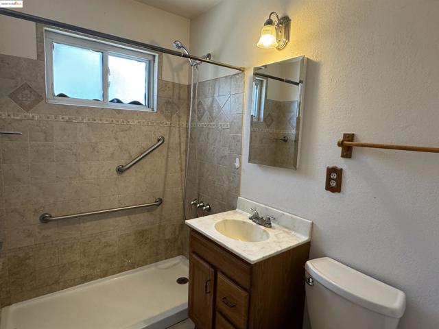20145 Royal Avenue, Hayward CA: https://media.crmls.org/mediaz/d8bb62d1-9ca1-4f39-92d9-42e548ec5a9e.jpg