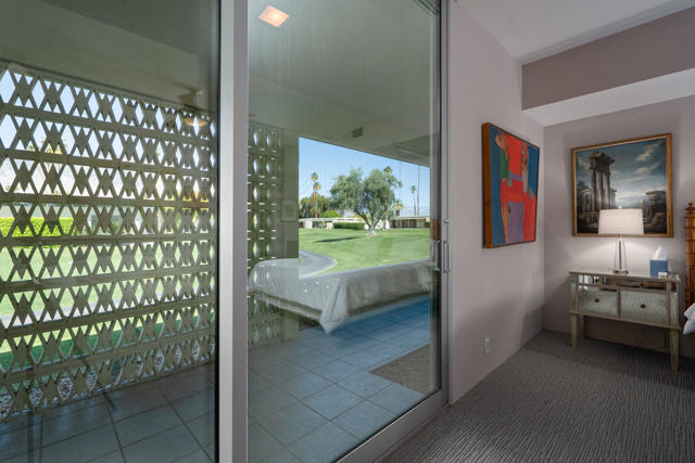 74 Lakeview Drive, Palm Springs CA: https://media.crmls.org/mediaz/d8bb935f-9108-4f01-9579-7aef86194643.jpg