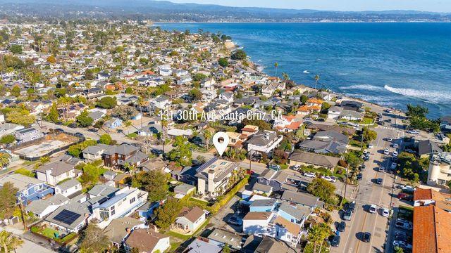 131 30th Avenue, Santa Cruz CA: https://media.crmls.org/mediaz/d8bba801-6833-447c-aee9-47f69dc56257.jpg