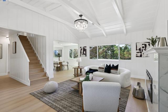 1218 Lattie Ln, Mill Valley CA: https://media.crmls.org/mediaz/d8bbbc7d-a2ac-4588-a7bf-f35f88139b49.jpg