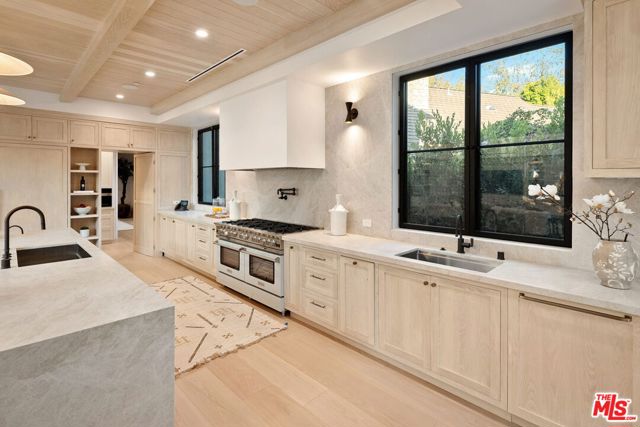 10444 Charing Cross Road, Los Angeles CA: https://media.crmls.org/mediaz/d8bbf66a-b498-4c80-b8fe-b0008d81a818.jpg