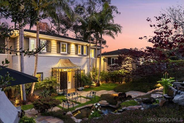 2205 Locust St, San Diego CA: https://media.crmls.org/mediaz/d8bc2986-cb5f-4965-adbc-27014dc8e9ba.jpg