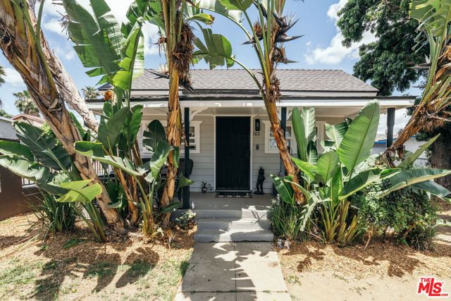 503 E Truslow Avenue, Fullerton CA: https://media.crmls.org/mediaz/d8bc4fac-ff59-44ec-9f1b-5a8225aa5474.jpg